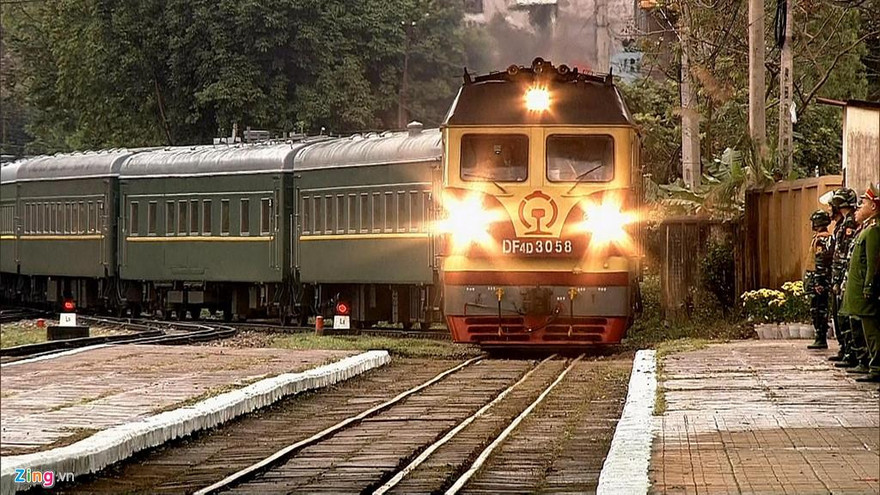 Đoàn tàu bọc thép của Chủ tịch Kim Jong Un tiến vào Đồng Đăng