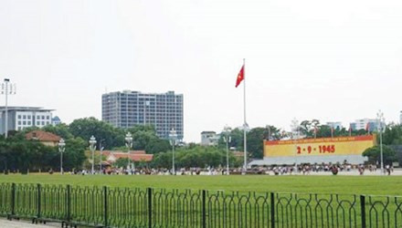 Công trình 8B Lê Trực, Hà Nội thu hút sự quan tâm của dư luận. 