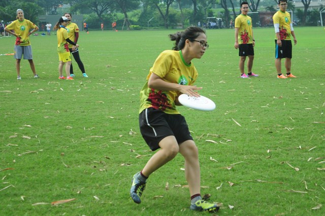 Môn ném đĩa, có tên tiếng Anh là Ultimate, có nguồn gốc ở Mỹ. Luật chơi môn ném đĩa tương đối đơn giản. Người chơi ném đĩa được chia làm hai đội, mỗi đội 5 - 7 người, có thể chơi chung cả nam lẫn nữ.