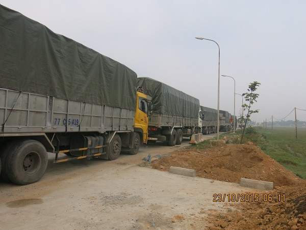 Các xe quá tải bị bắt giữ. 