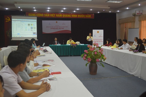 Các đại biểu tham gia hội thảo “Nâng cao hiệu quả thực hiện chương trình Vì ánh mắt trẻ thơ”. Ảnh: K.N 