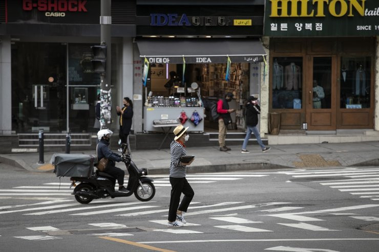 Khu phố Itaewon đìu hiu sau khi trở thành ổ dịch. Ảnh: Korea Times