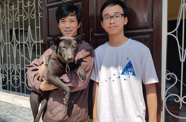 Anh Tâm và con trai Hữu Thiện cùng chú chó Net