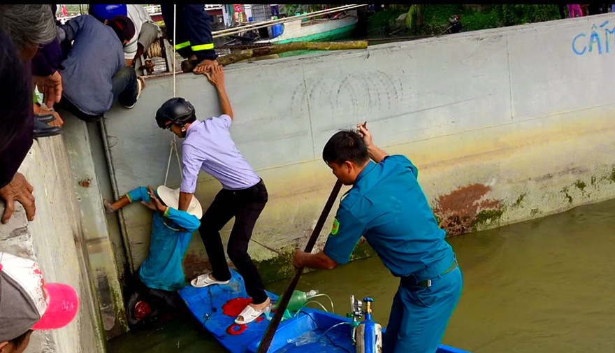 Phần chân bị kẹt lại của người đàn ông này gần như bị nghiền nát