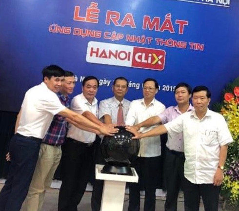 Các khách mời có mặt cùng bấm nút khởi động ứng dụng Hanoi Clix ngày 19/6/2019.