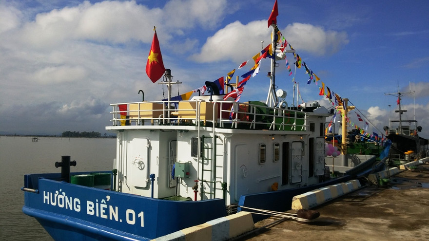 Tàu vỏ thép kết cấu vững chắc, trang thiết bị hiện đại, hạn chế tối đa thiệt hại khi bị va chạm trên biển.