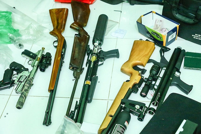 Số lượng lớn súng bị thu giữ.