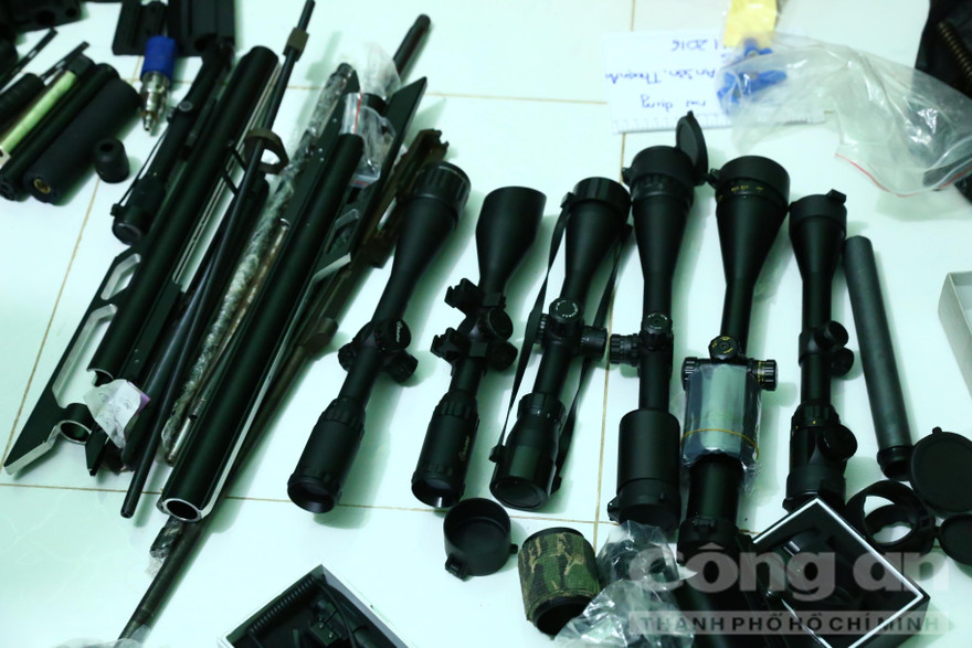 Lô súng đạn và cả thuốc nổ TNT