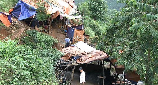 Một lán trại trong khu vực lòng hồ thủy điện bản Vẽ.