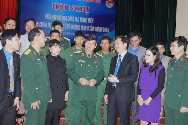 Lãnh đạo Quân khu 3 và T.Ư Đoàn trao đổi với các đại biểu dự hội nghị