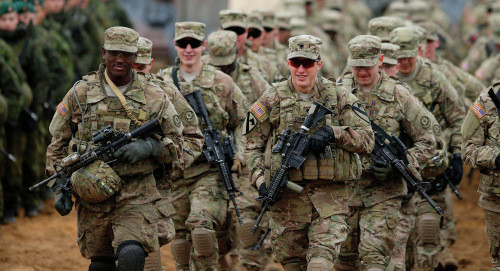 4.000 binh sĩ thuộc Lữ đoàn Tăng thiết giáp số 3 sẽ tới Đông Âu vào mùa đông năm nay. Ảnh: AP.