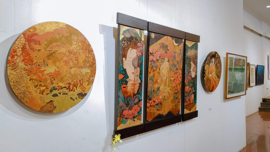 Ngắm tranh lụa, sơn mài, sơn dầu tại ĐH Mỹ thuật