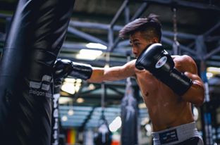 Võ sỹ Trần Văn Thảo tranh đai WBF thế giới