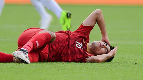 Va chạm mạnh với cầu thủ Iran, Đức Huy bị mất trí nhớ tạm thời