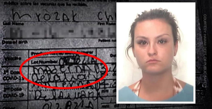 Chloe Mrozak và thẻ tiêm vắc-xin "Maderna". Ảnh: RT