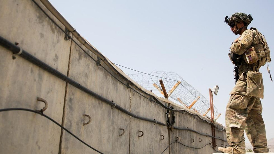 Lính Mỹ ở sân bay Hamid Karzai (thủ đô Kabul). Ảnh: Reuters