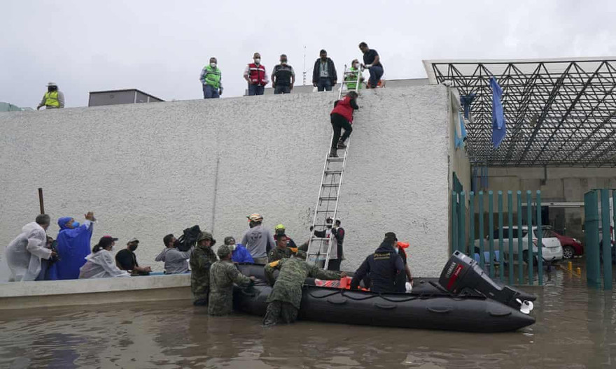 Cảnh sơ tán tại bệnh viện thị trấn Tula, bang Hidalgo, miền Trung Mexico. Ảnh: AP
