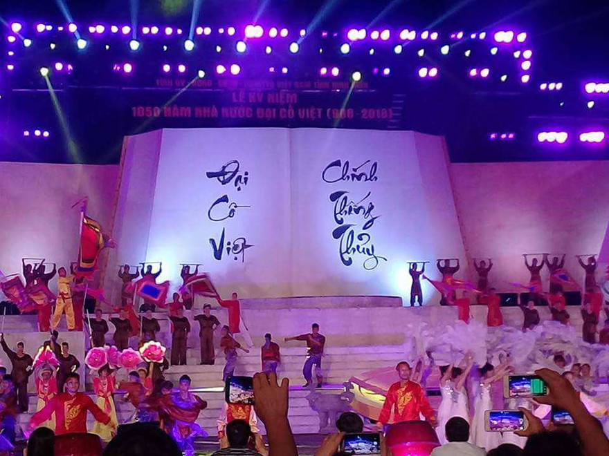 Nhiều tiết mục văn nghệ đặc sắc kỷ niệm 1.050 năm Nhà nước Đại Cồ Việt. Ảnh: M.Đ