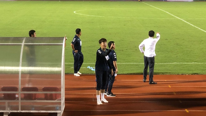 Bị phạt vì chỉ tay vào Trưởng ban trọng tài VFF