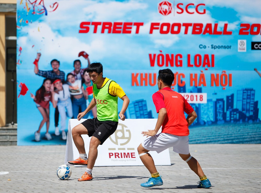 Tranh tài đỉnh cao bóng đá đường phố ở phố đi bộ Hồ Gươm