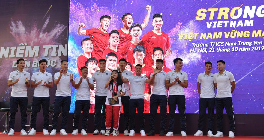 Xuân Trường nói gì với Quang Hải trước siêu phẩm ‘cầu vồng tuyết’ ở Thường Châu?