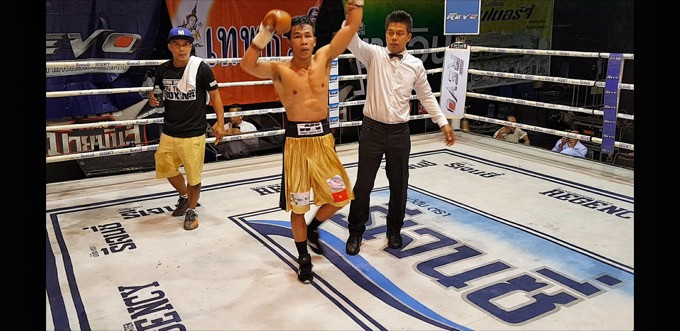 Võ sĩ Trần Văn Thảo hạ knock-out nhà vô địch Thái Lan