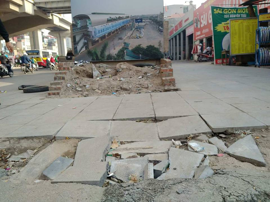 Vỉa hè đường Nguyễn Trãi vừa lát đá xong đã nát bươm. Ảnh: Minh Đức