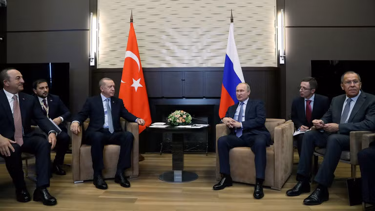 Tổng thống Nga Putin và Tổng thống Thổ Nhĩ Kỳ Erdogan (giữa). Ảnh: Reuters
