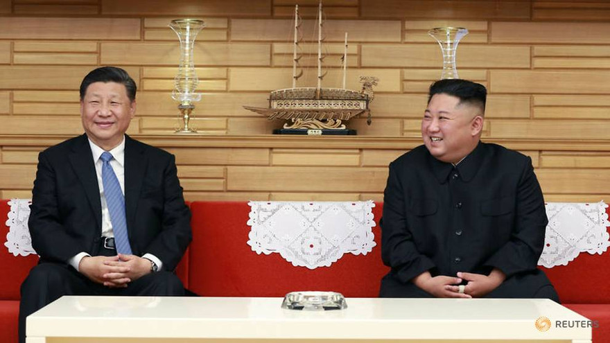 Chủ tịch Trung Quốc Tập Cận Bình và Chủ tịch Triều Tiên Kim Jong-un trong cuộc gặp hồi tháng 6/2019 tại Bình Nhưỡng. Ảnh: Reuters