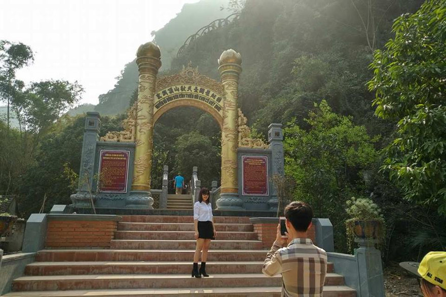 Công trình không phép được xây dựng tại khu Danh thắng Tràng An. Ảnh: Minh Đức