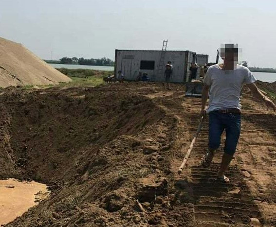 Đối tượng Nguyễn Xuân Vinh tại hiện trường. Ảnh: Thu Hằng.