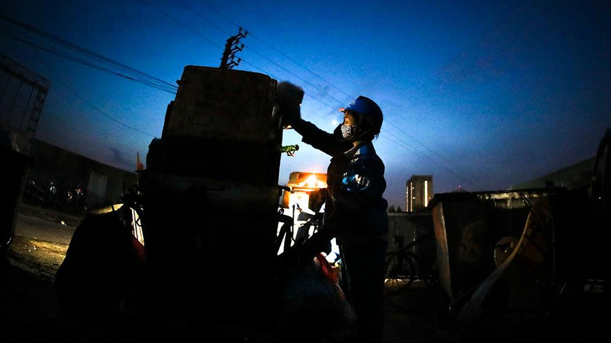 Đêm không ngủ của công nhân môi trường Hà Nội