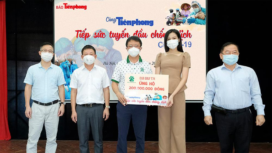 Câu lạc bộ Golf T74 hỗ trợ 200 triệu đồng ‘Cùng Tiền Phong tiếp sức tuyến đầu chống dịch’