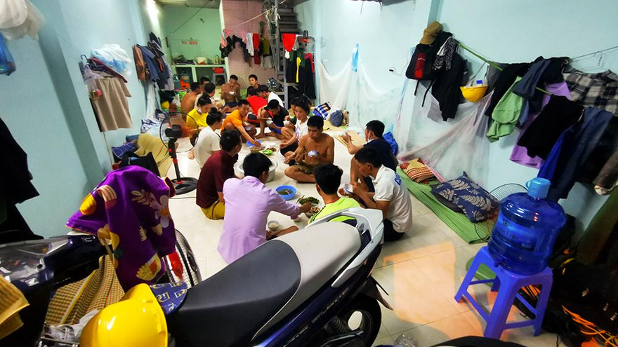 Những người 'kẹt' lại Thủ đô trong đại dịch COVID-19 