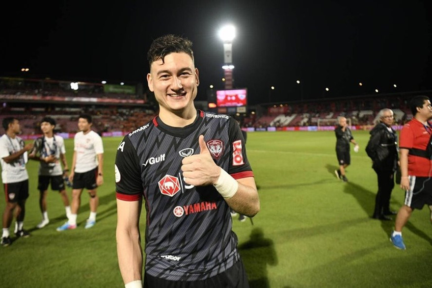 Thủ môn Văn Lâm lọt vào đội hình tiêu biểu Thai League