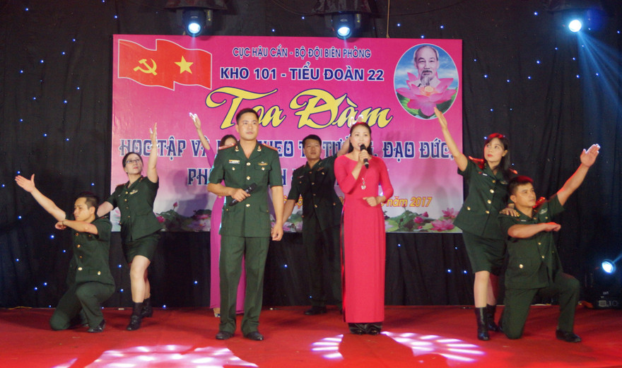 Chương trình văn nghệ đặc sắc do cán bộ, chiến sĩ Cục Hậu cần BĐBP biểu diễn tại buổi tọa đàm