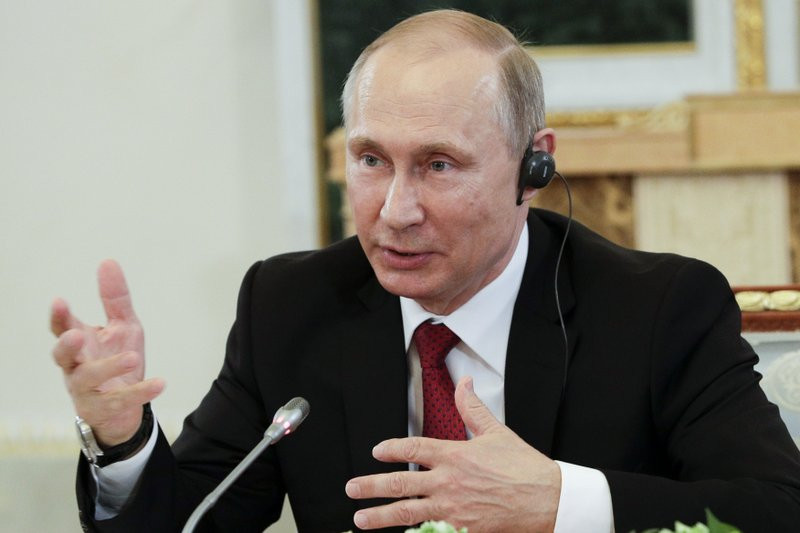 Tổng thống Nga Vladimir Putin trong cuộc gặp các hãng thông tấn hàng đầu thế giới hôm 1/6. Ảnh: AP