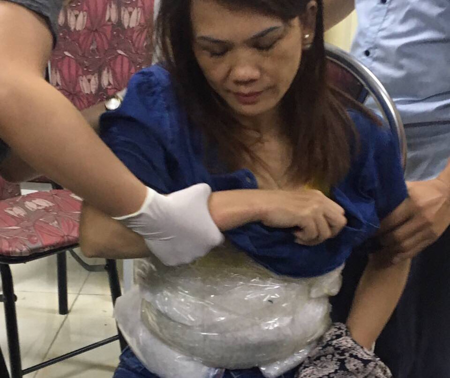 Bắt nữ quái ôm ma tuý đá từ biên giới vào nội địa tiêu thụ