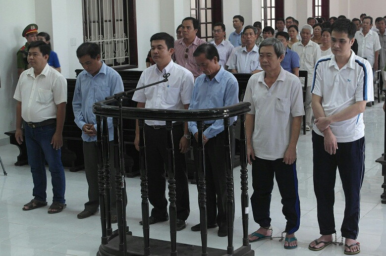 Các bị can tại tòa.