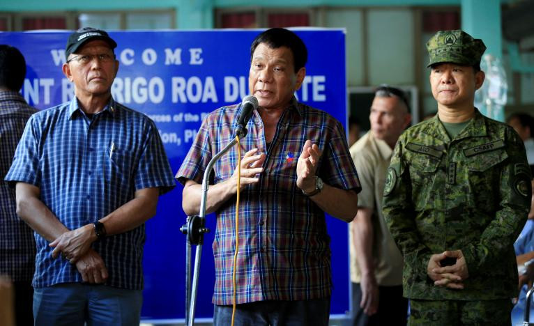 Tổng thống Duterte phát biểu hôm qua, 11/6 tại doanh trại quân đội ở thành phố Cagayan de Oro, cách Marawi khoảng 100km. Ảnh: Reuters