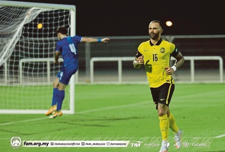 Cầu thủ nhập tịch De Paula trong màu áo Malaysia. 