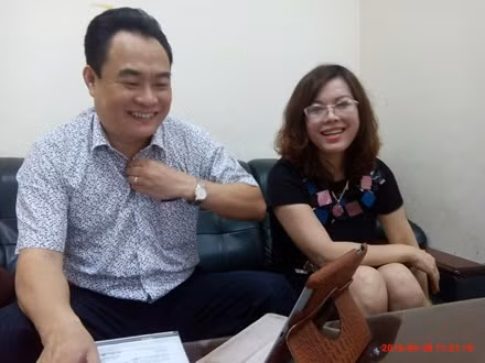 Ông Trần Đức Trung và bà Lê Thị Hằng trong buổi làm việc với PV Tiền Phong. Ảnh:M.Đ