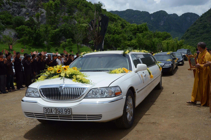 Đoàn xe đón cây bồ đề từ sân bay Nội Bài về chùa Tam Chúc. Ảnh: Minh Đức