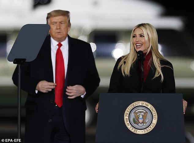 Ivanka và cha - Tổng thống Donald Trump. Ảnh: EPA-EFE