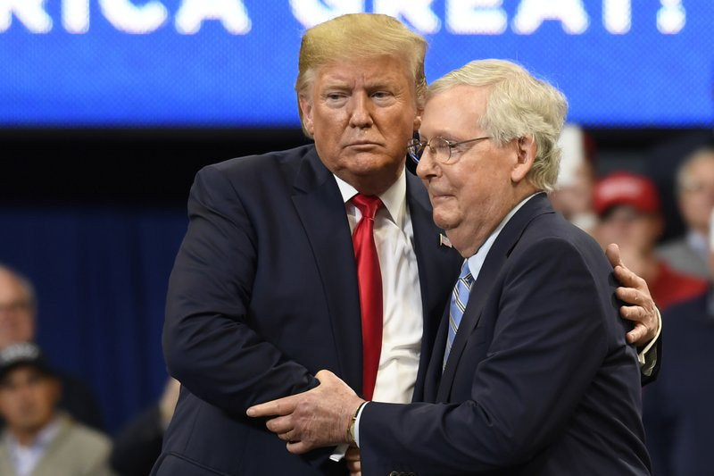 Ông Donald Trump và ông Mitch McConnell từng có mối quan hệ thân thiết. Ảnh: AP