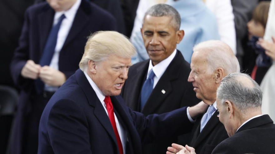Hai ông Biden và Obama tham dự lễ nhậm chức của ông Trump hồi năm 2017. Ảnh: Reuters