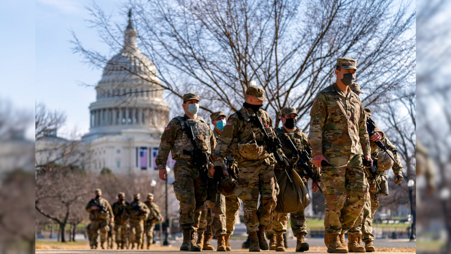Binh sĩ tại Điện Capitol ngày 14/1. Ảnh: AP