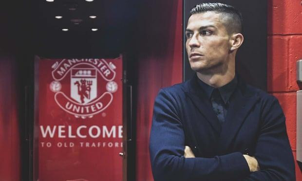 Ronaldo tái hợp M.U sau 12 năm