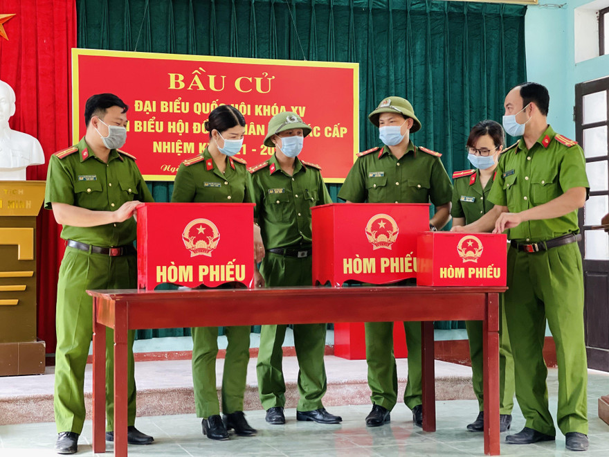 Công tác chuẩn bị cho Ngày bầu cử tại Trại giam Công an tỉnh Hà Nam. Ảnh: Đ.H