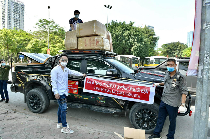 Tùng Dương và những người bạn hỗ trợ Bắc Giang 460 triệu đồng chống dịch